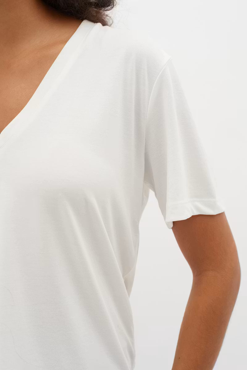 LILIANA  BASE V-NECK