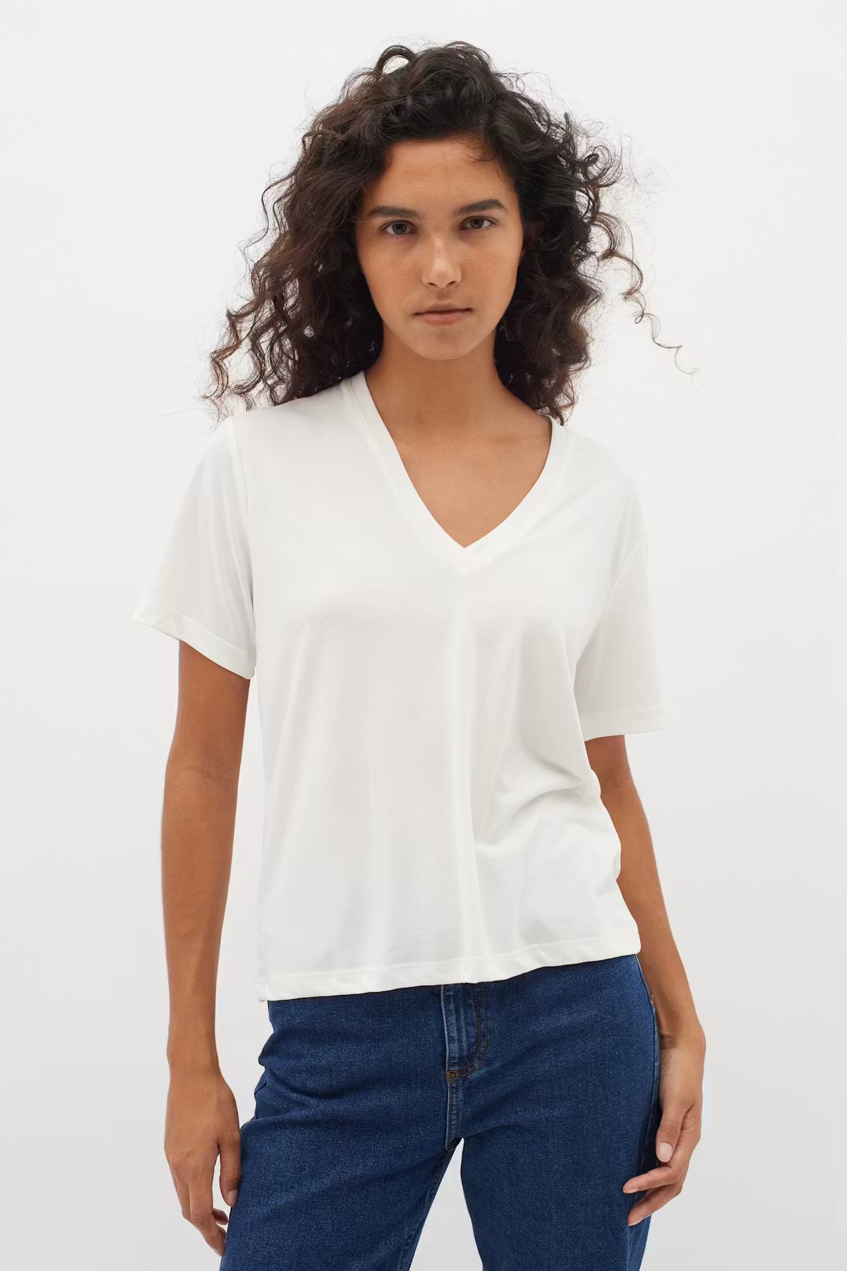 LILIANA  BASE V-NECK