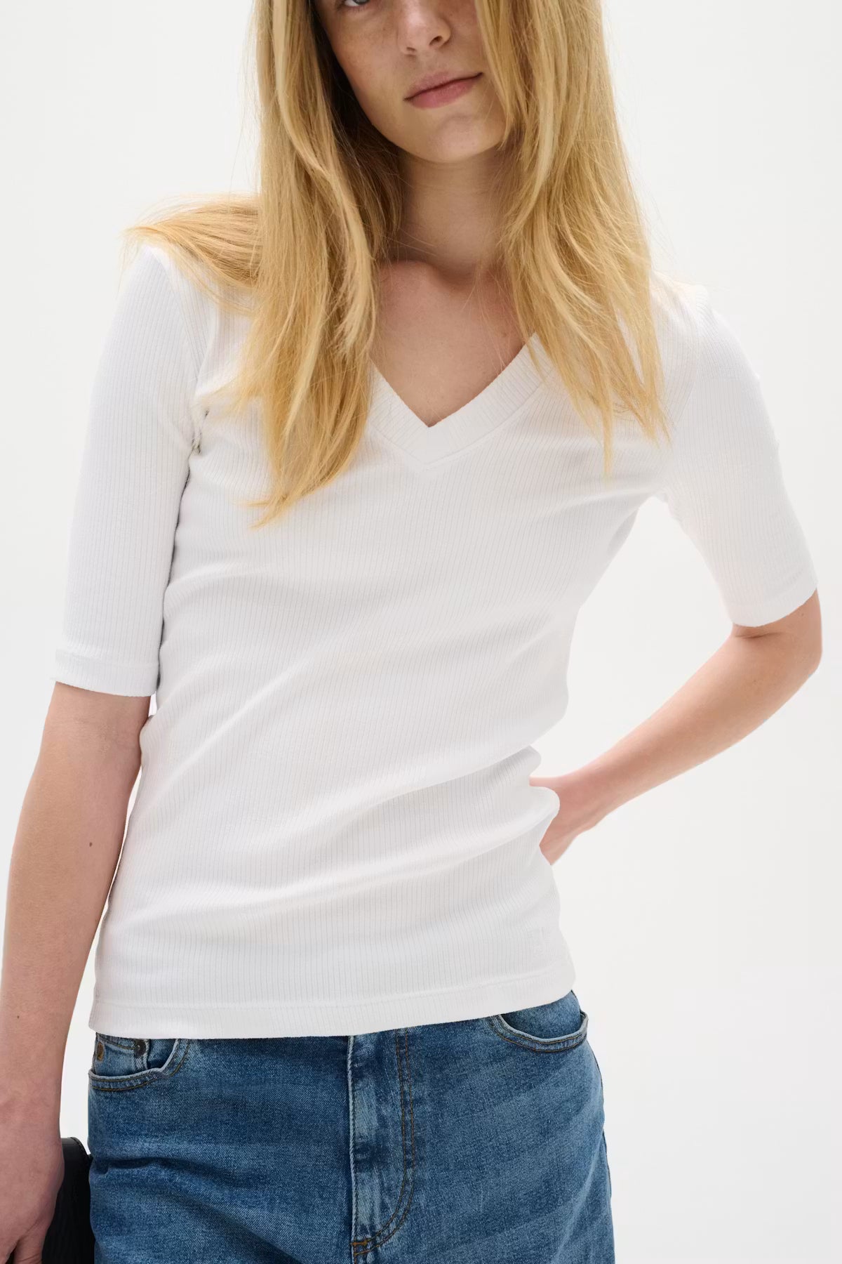 DAGNA V T-SHIRT