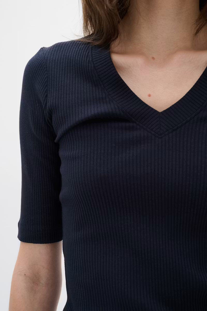 DAGNA V T-SHIRT