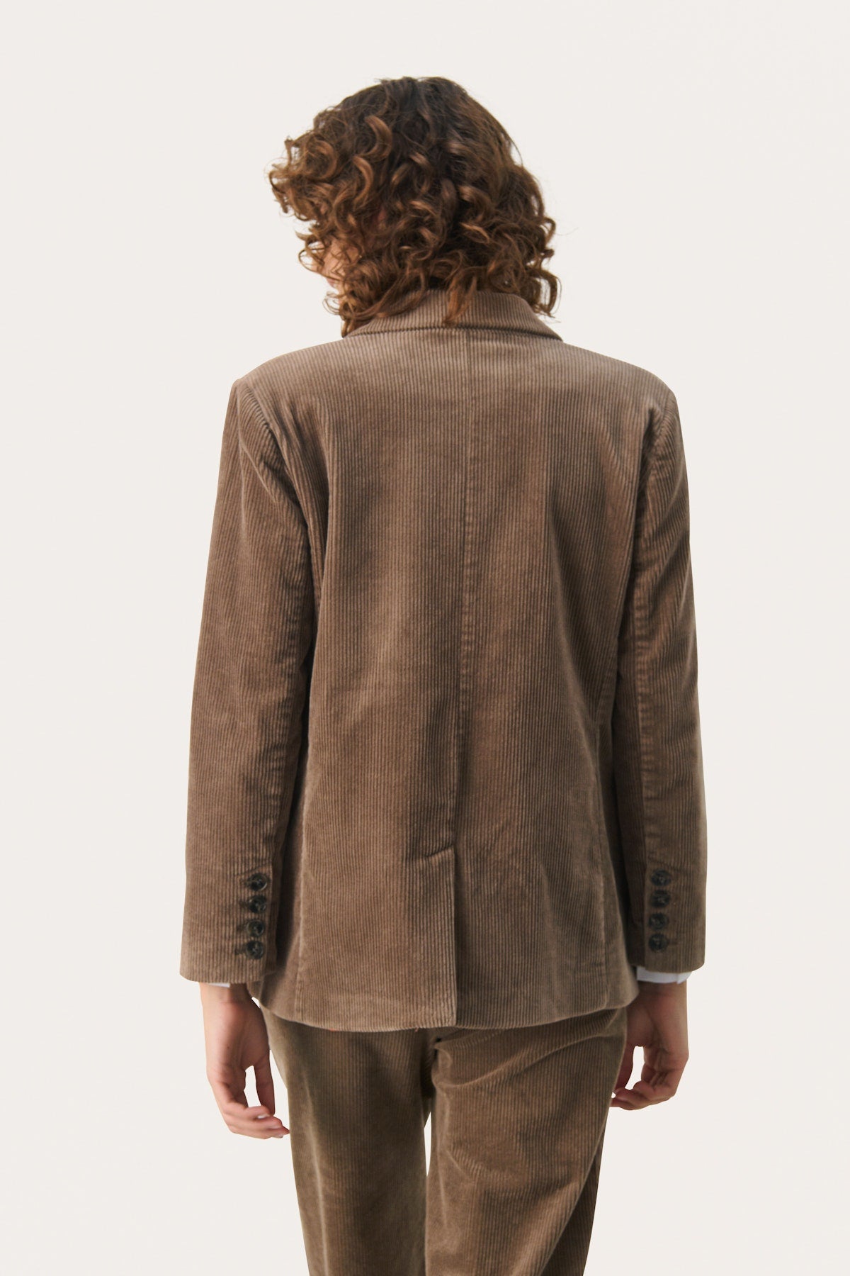 LENI BLAZER