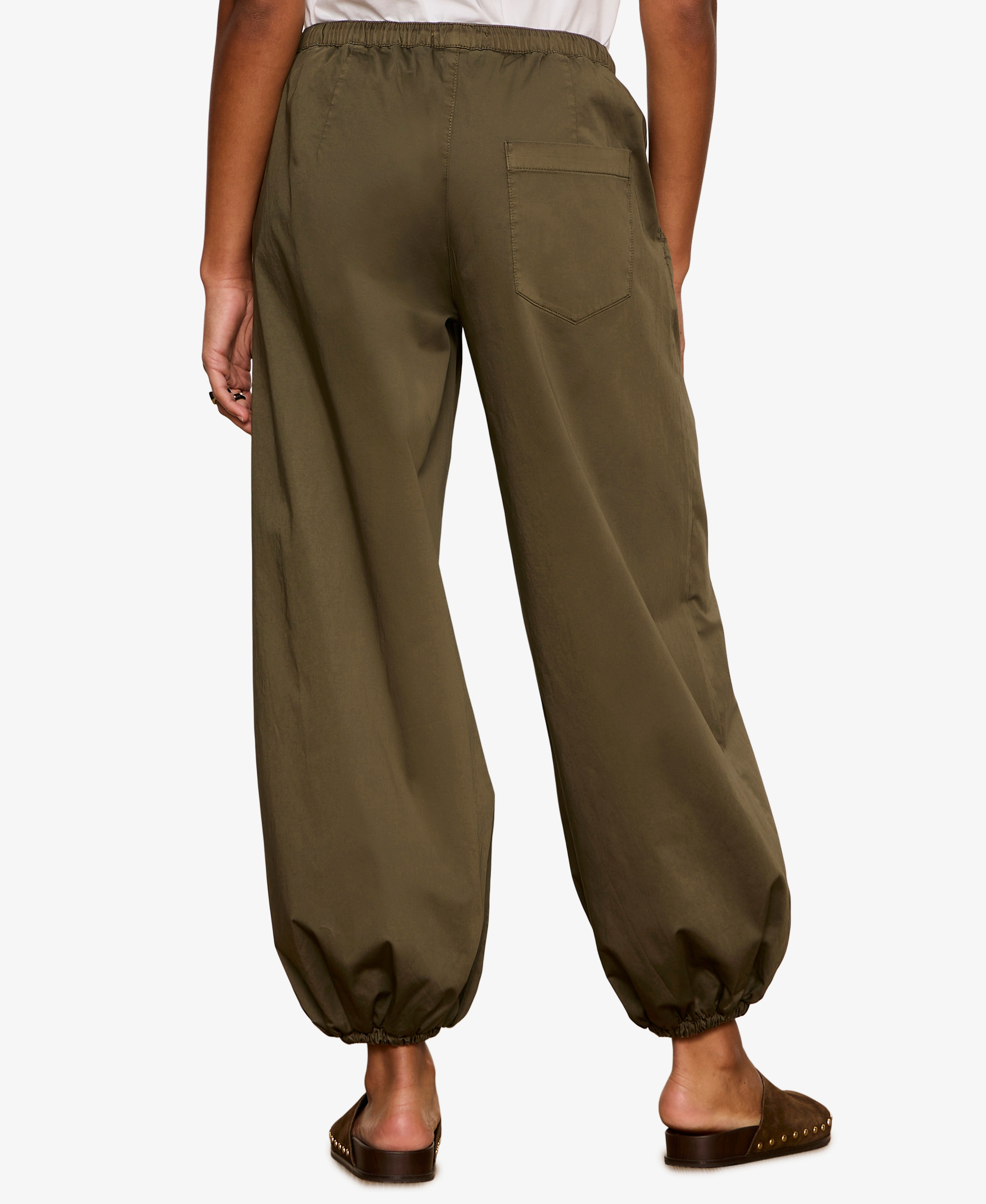 Back view of Sanctuary Float On Balloon pants in olive kalamata green with elastic waist and cuffs.