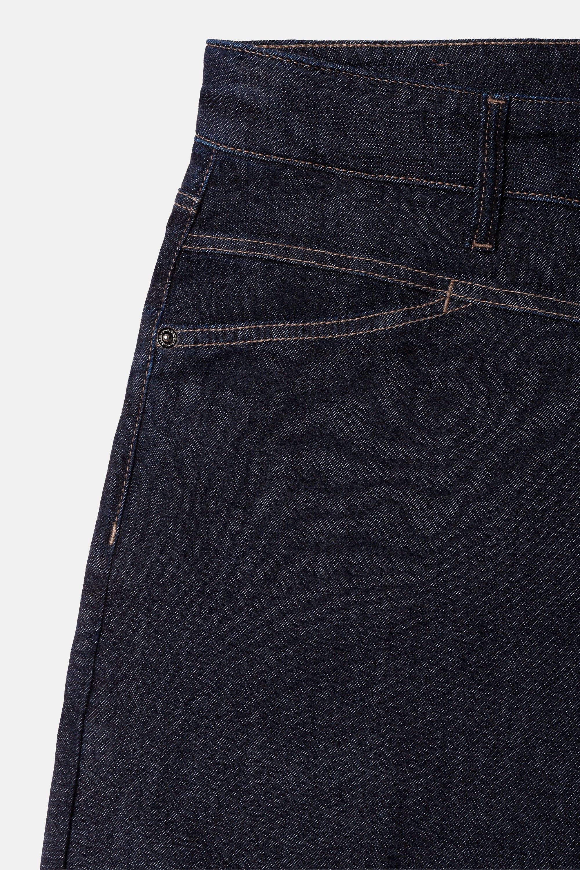 Close-up detail of Cambio Elin Modern Rinsed dark indigo denim jeans showing pocket and stitching