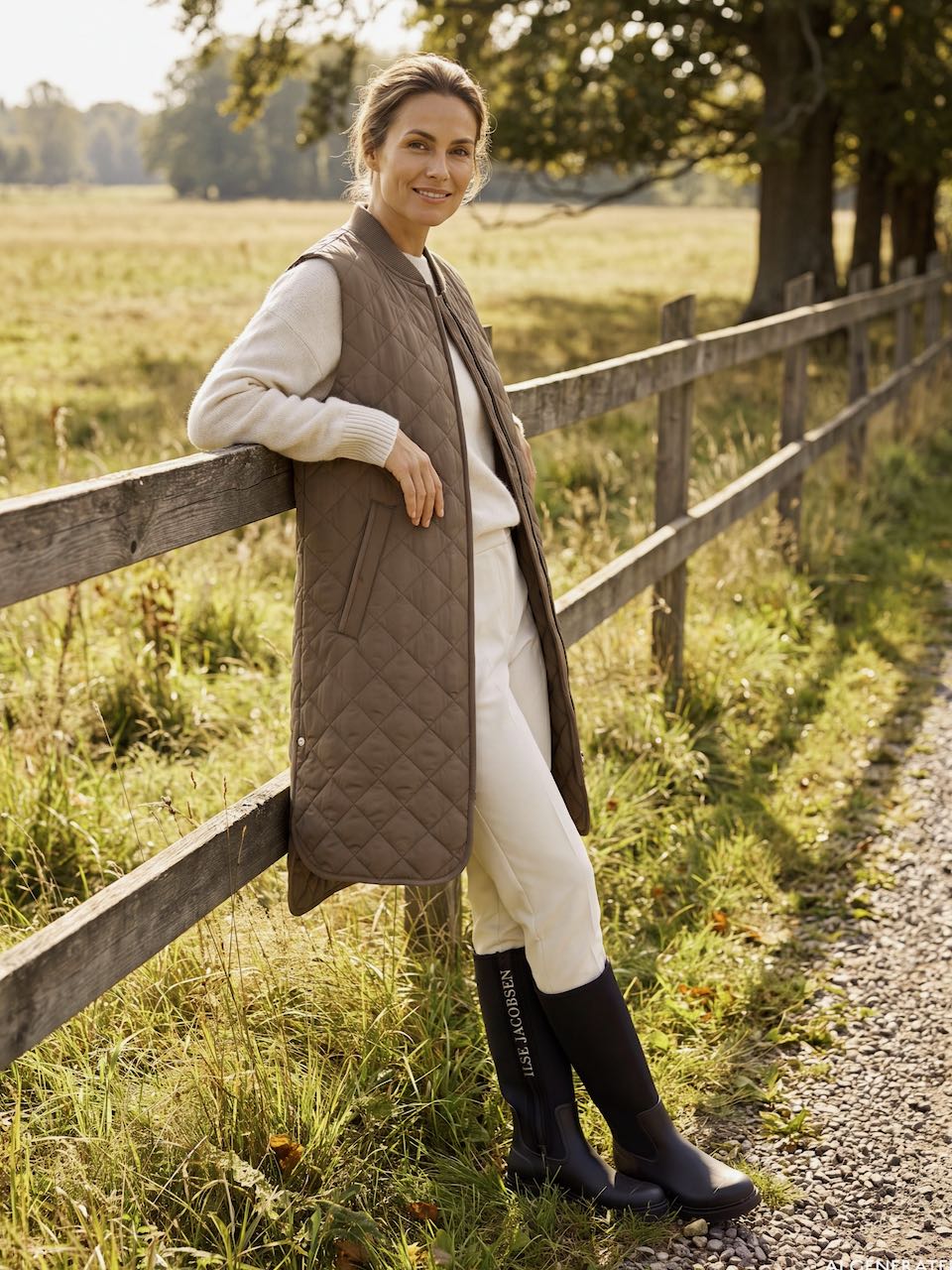 Ilse Jacobsen quilted mud brown sleeveless longline vest with diamond pattern
