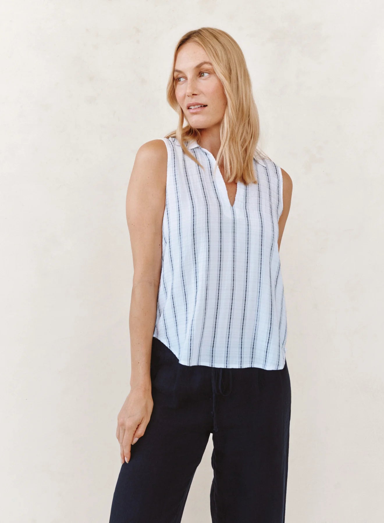 SLEEVELESS PULLOVER