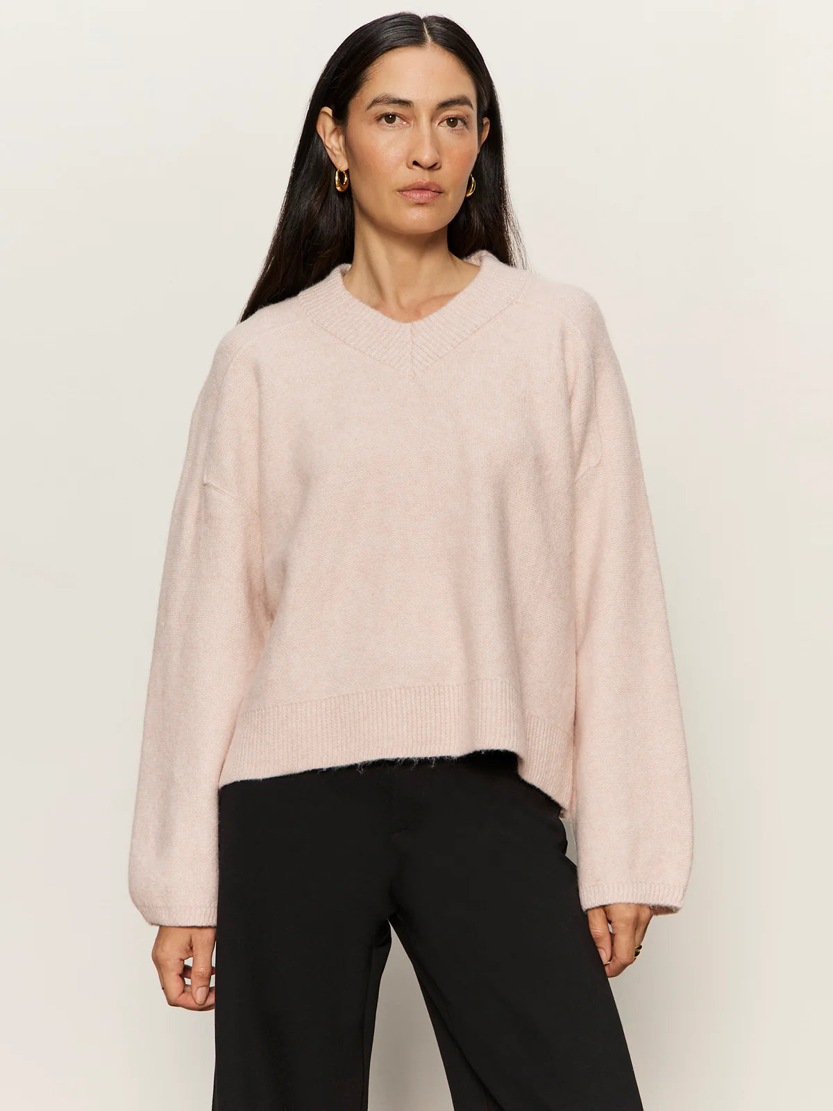 DREAMY V NECK SWEATER