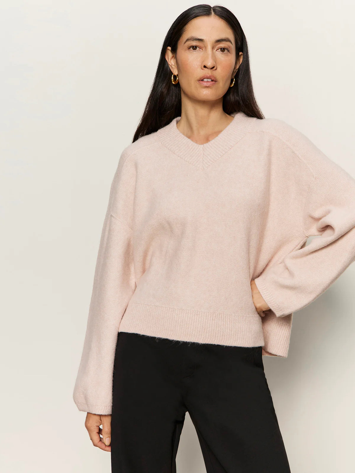 DREAMY V NECK SWEATER