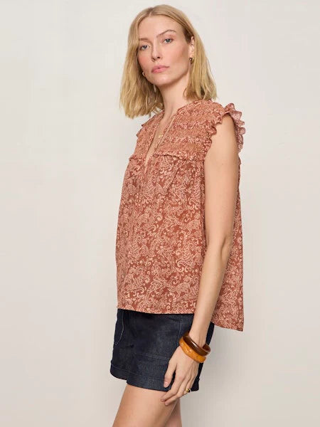 FREE FEELING SMOCKED BLOUSE