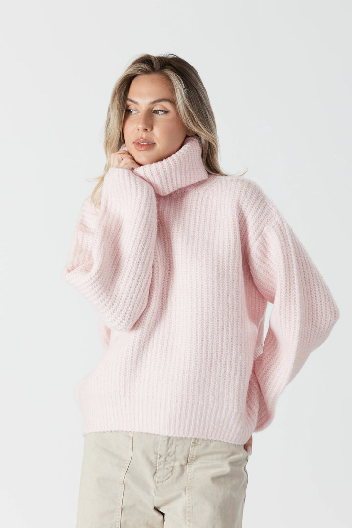 RIBBED TURTLENECK SWEATER