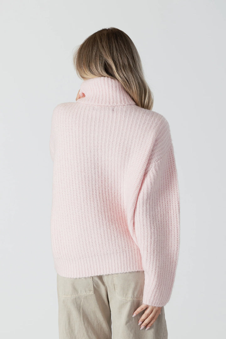 RIBBED TURTLENECK SWEATER