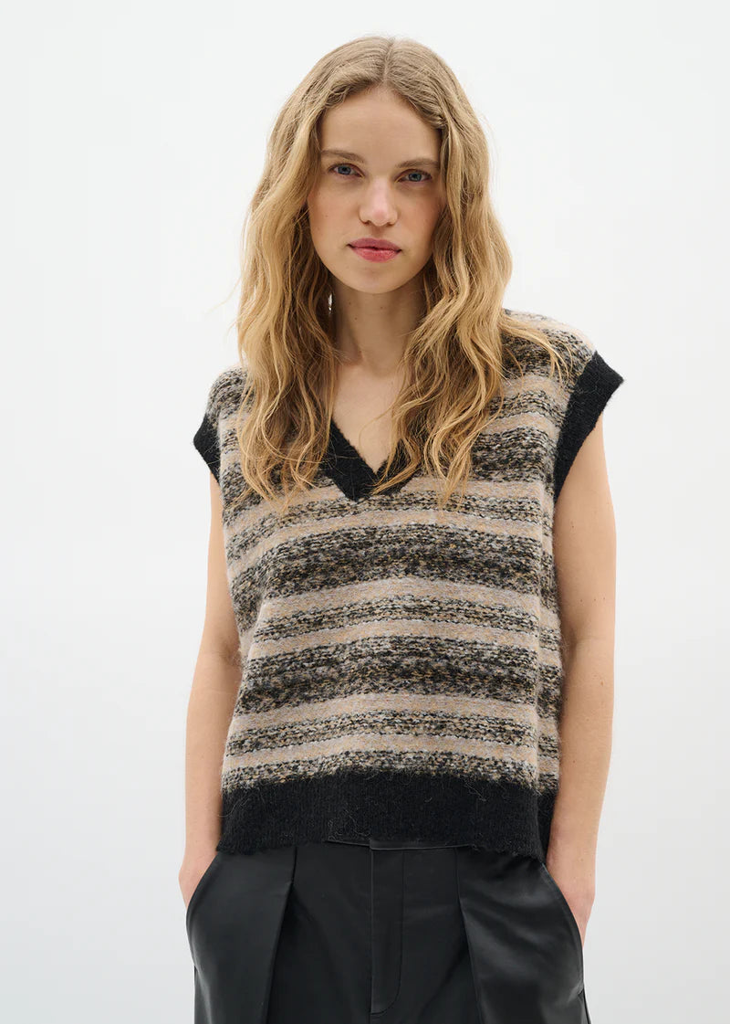 GILLIA VEST