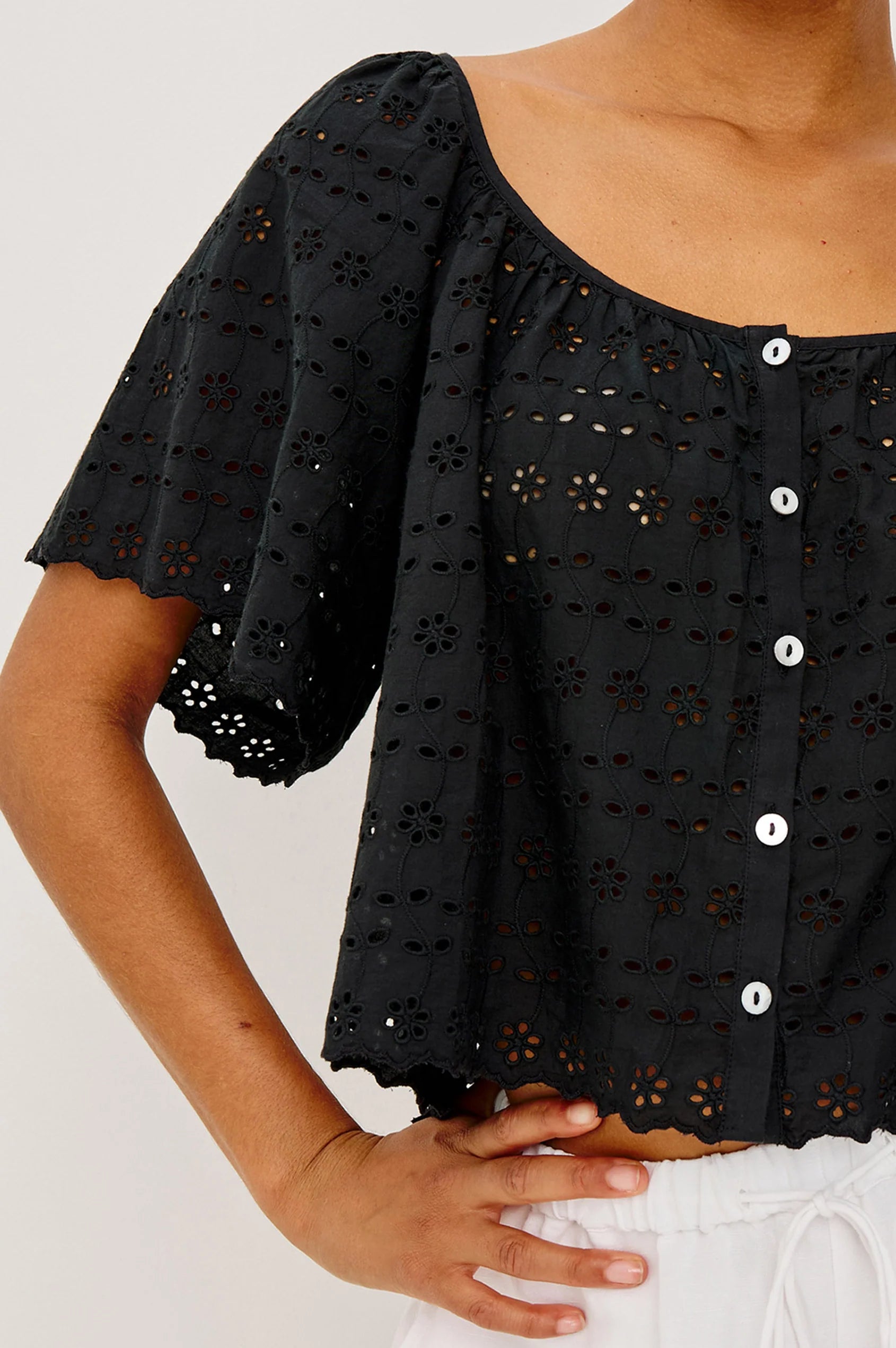 MILLER TOP BLACK EYELET