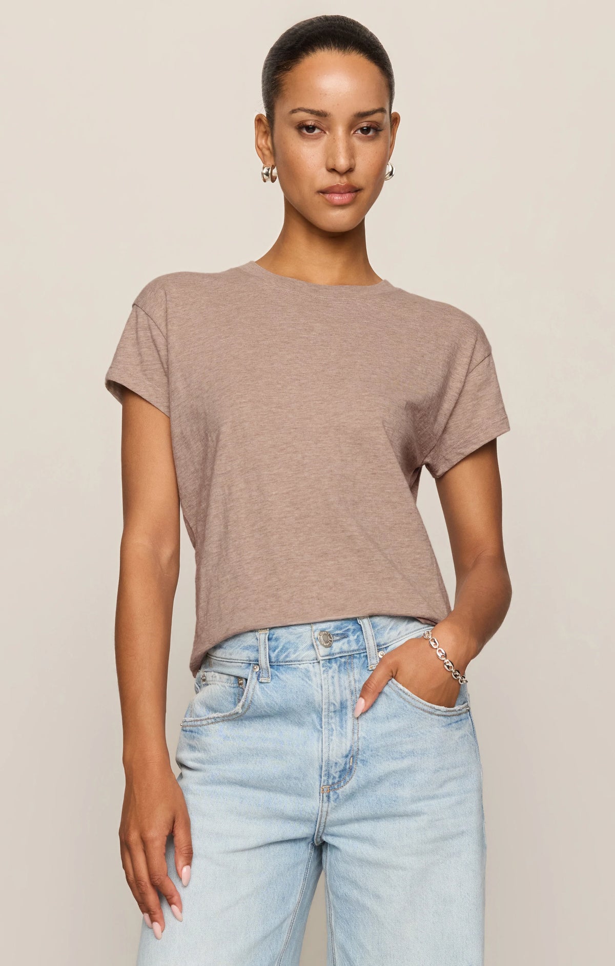 Z Supply Modern Slub Tee in heather taupe, short sleeve crew neck, worn with light wash jeans