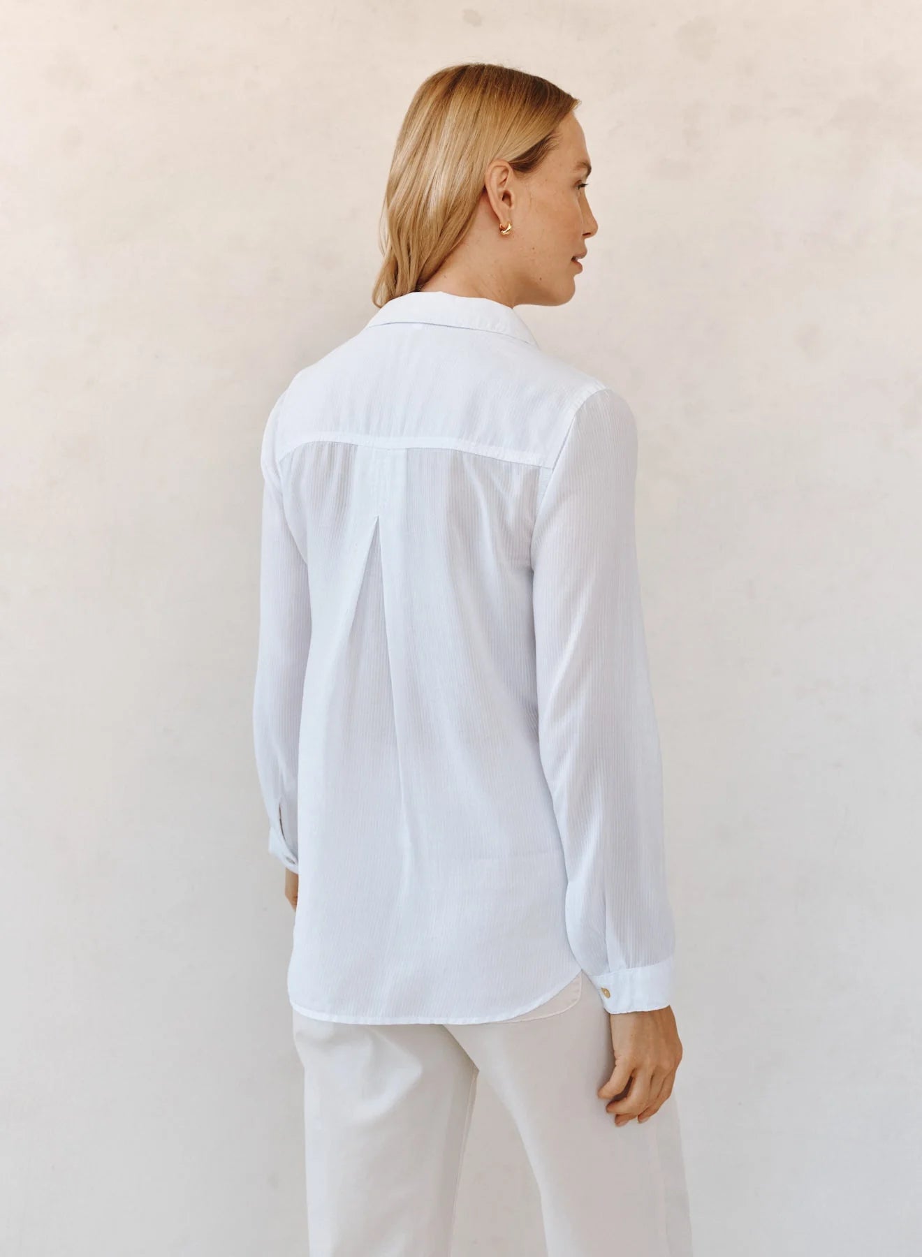 CLASSIC BUTTON DOWN WHITE