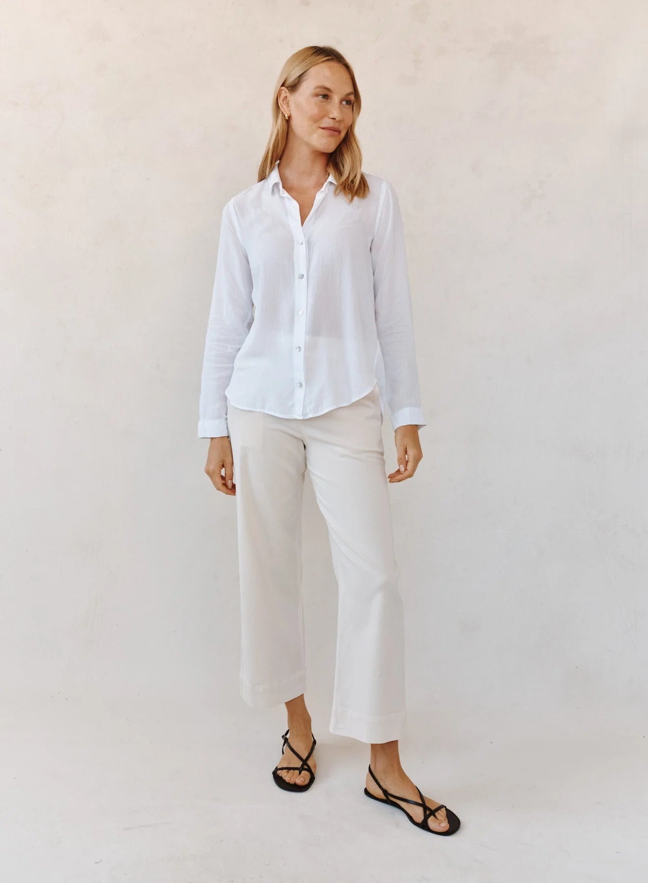 CLASSIC BUTTON DOWN WHITE