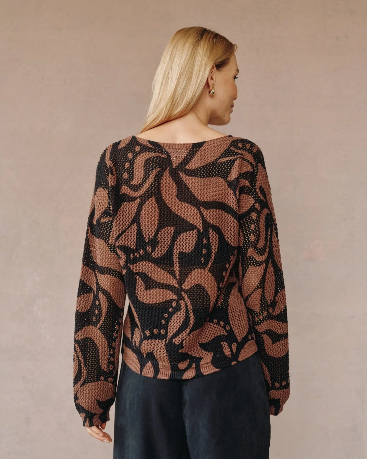 CREW NECK SWEATER
