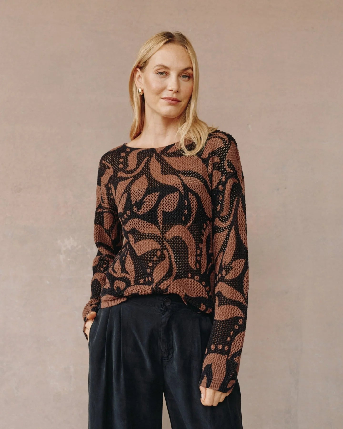 CREW NECK SWEATER