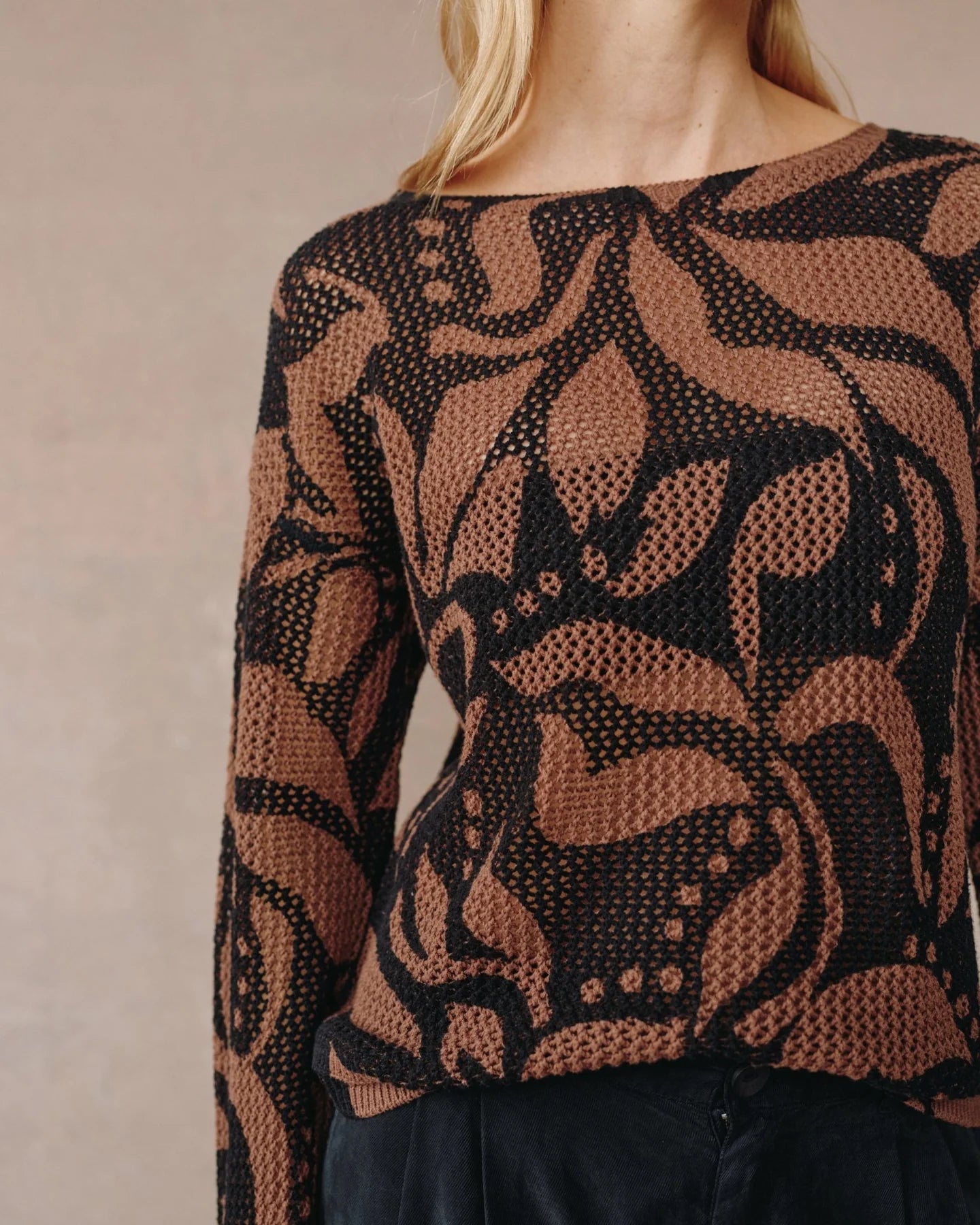 CREW NECK SWEATER