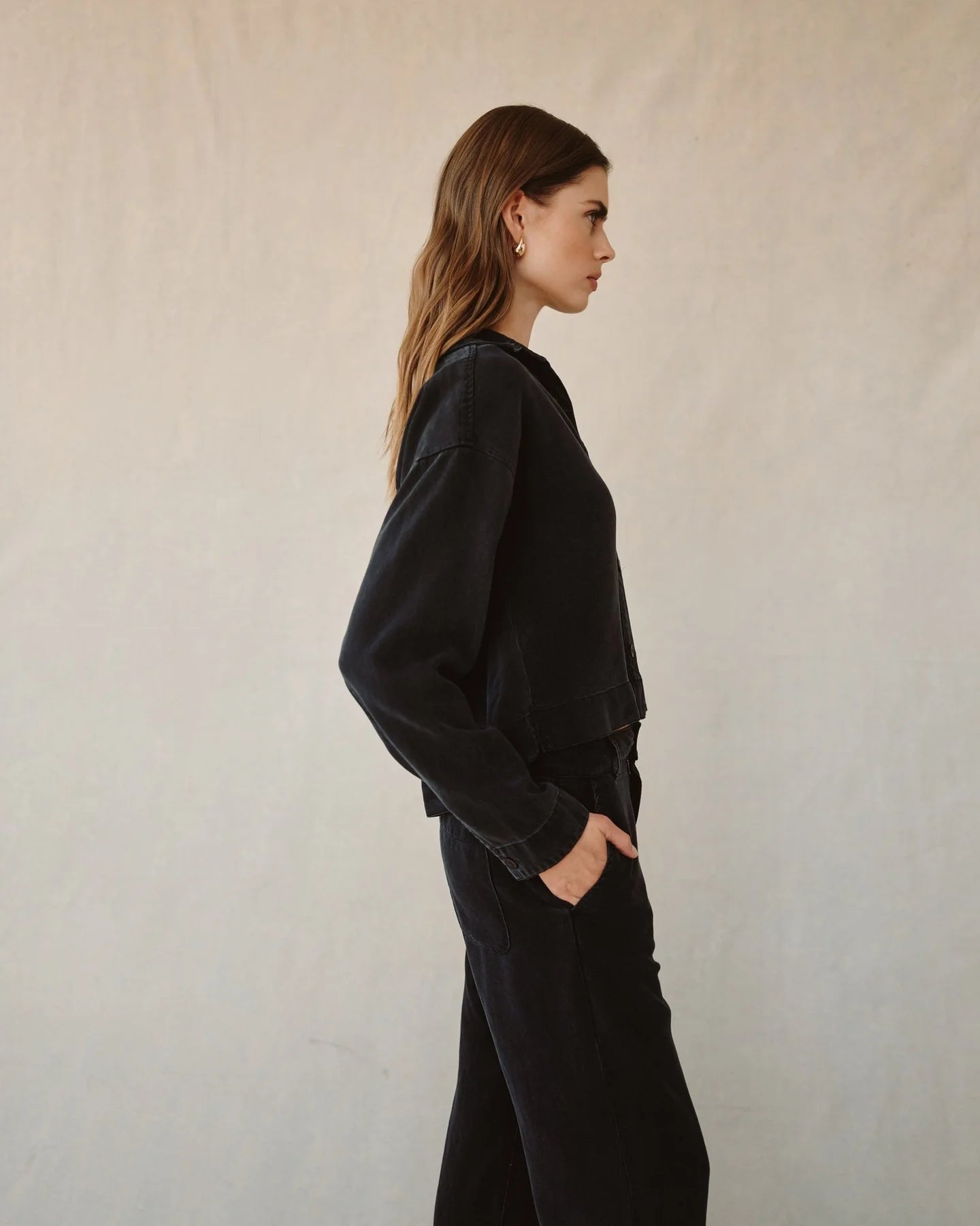 CROP POCKET BUTTON DOWN