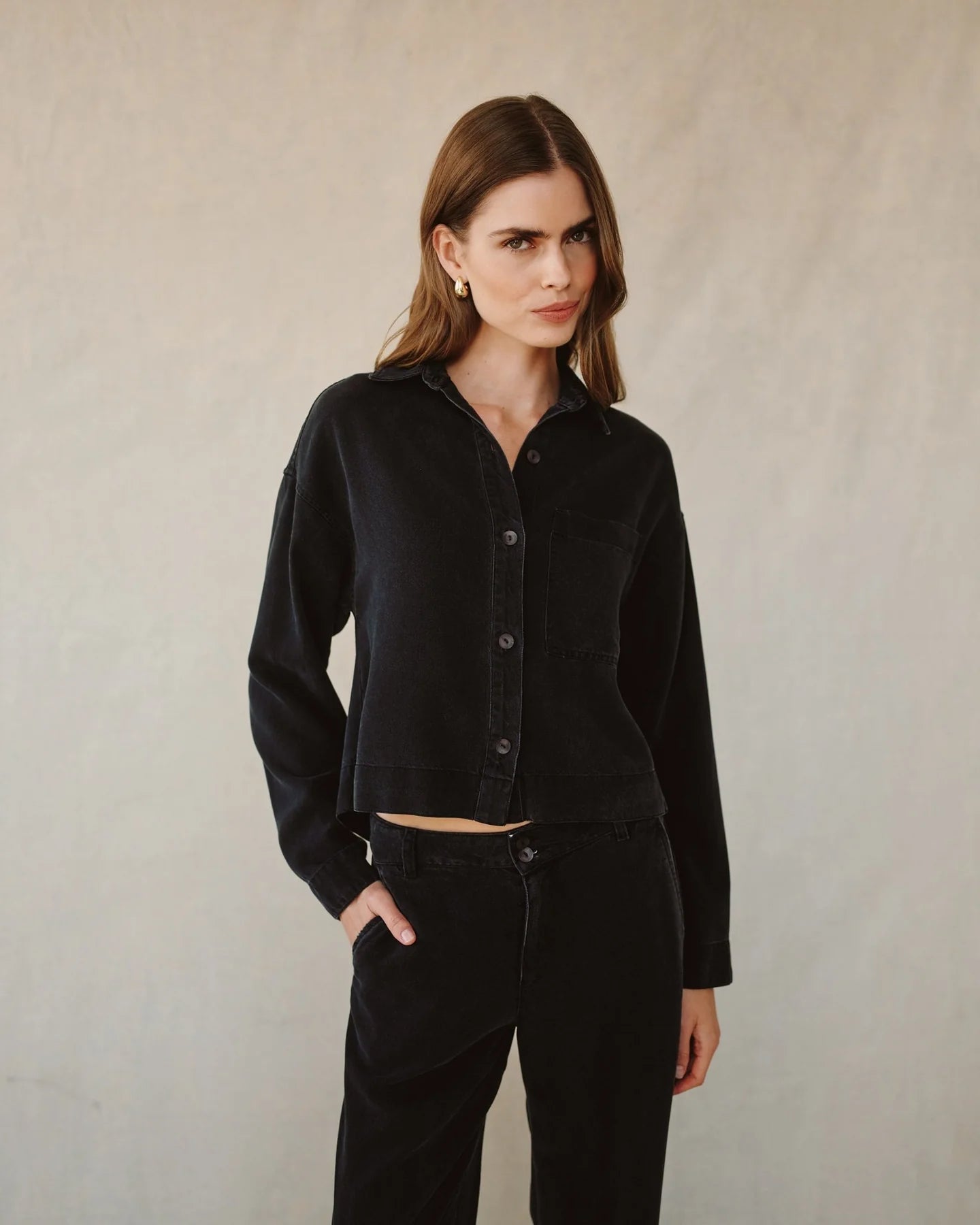 CROP POCKET BUTTON DOWN