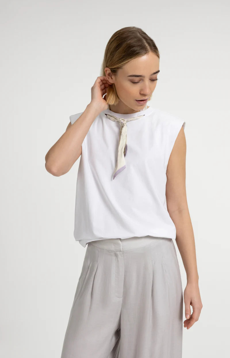 DOUBLE LAYER SLEEVELESS TOP W SCARF