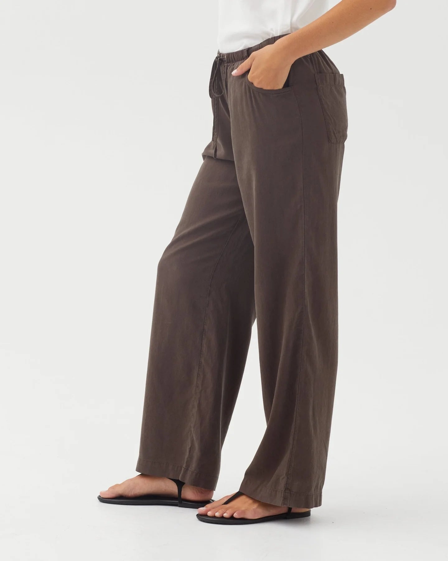 Bella Dahl brown wide-leg drawstring pants with side pockets, worn with sandals