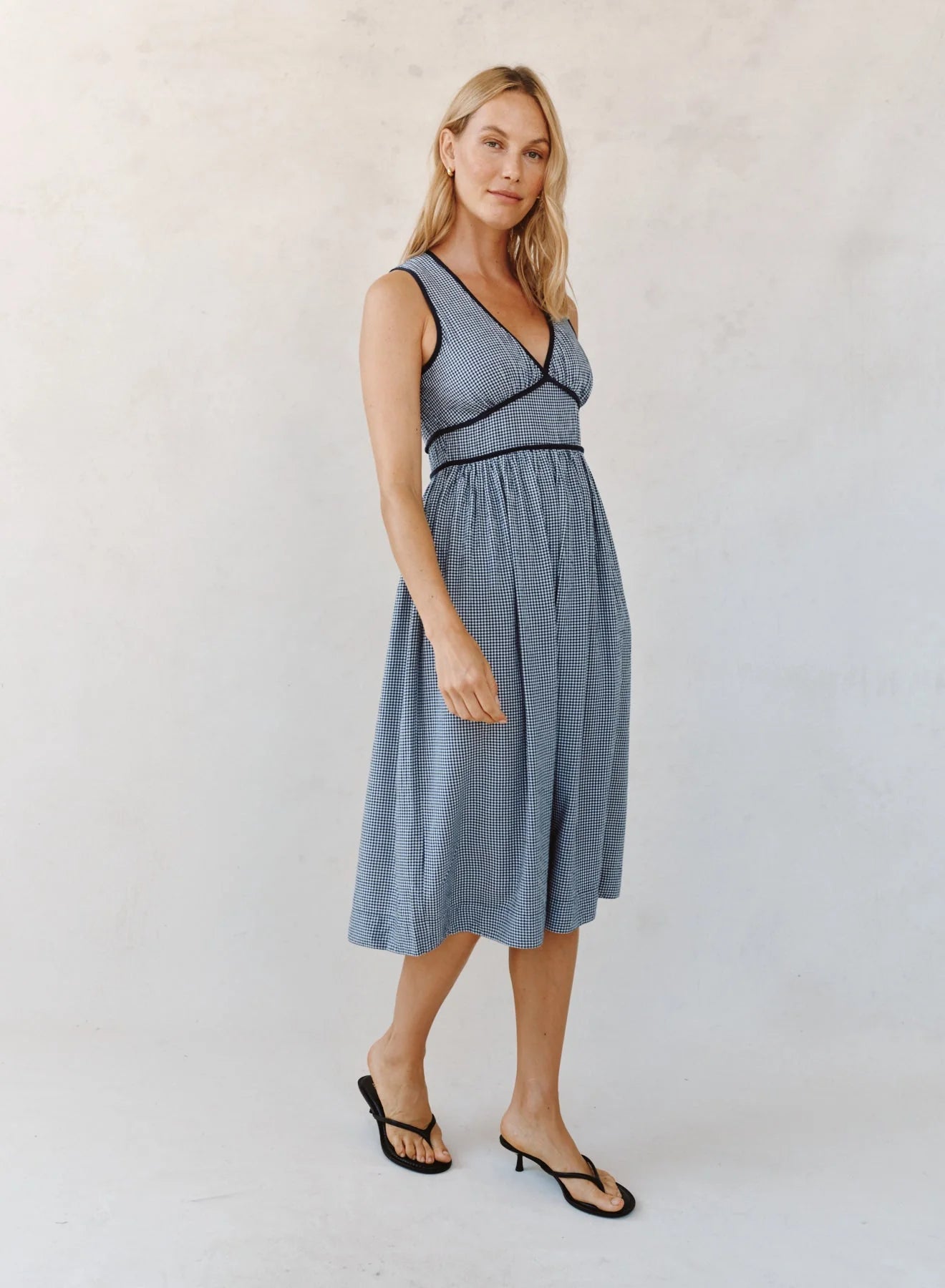 FIT & FLARE VNECK MIDI DRESS