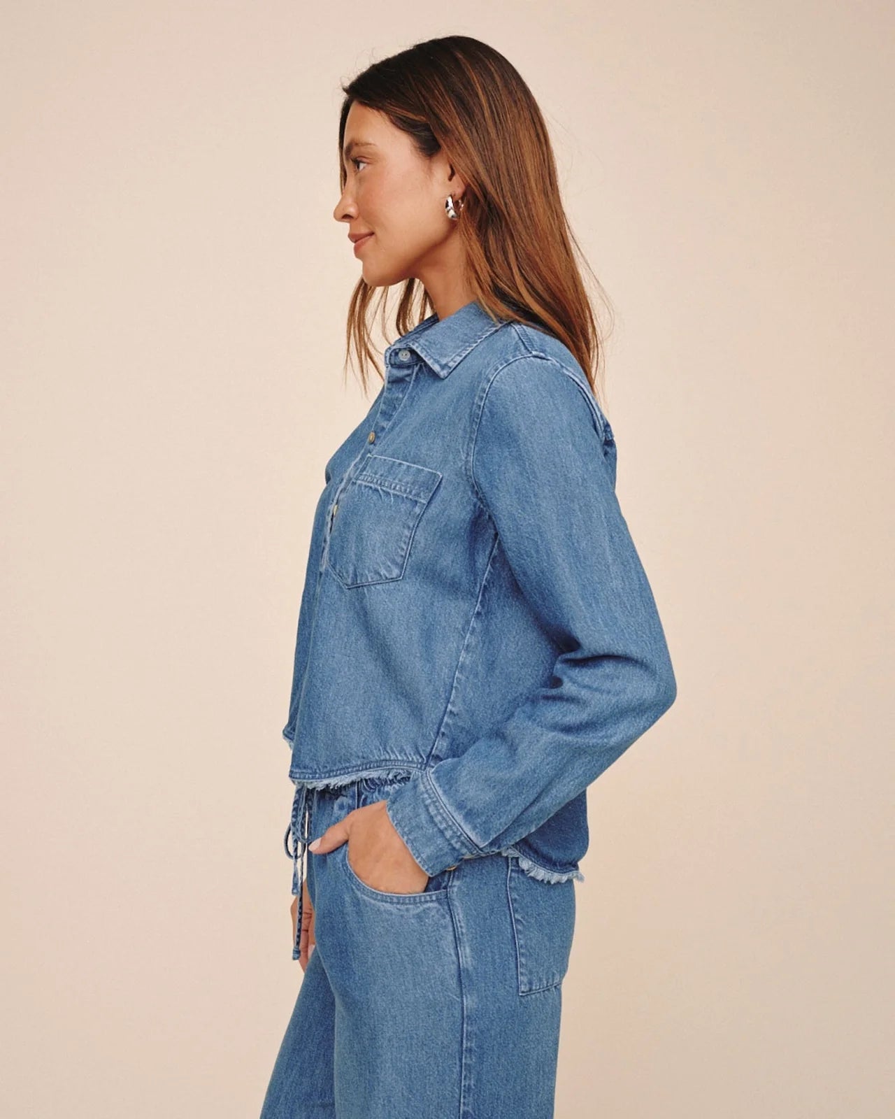 FRAY HEM CROPPED BUTTON DOWN