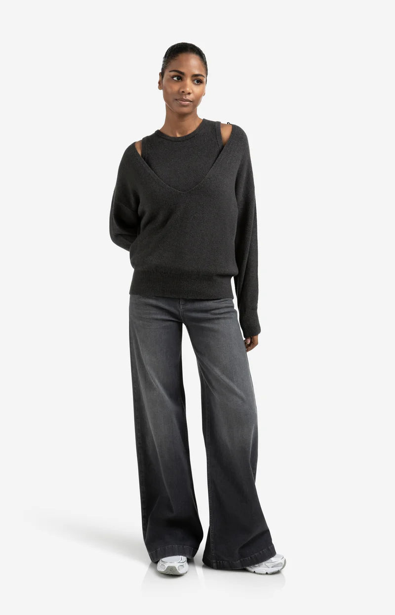 DEEP V NECK SWEATER