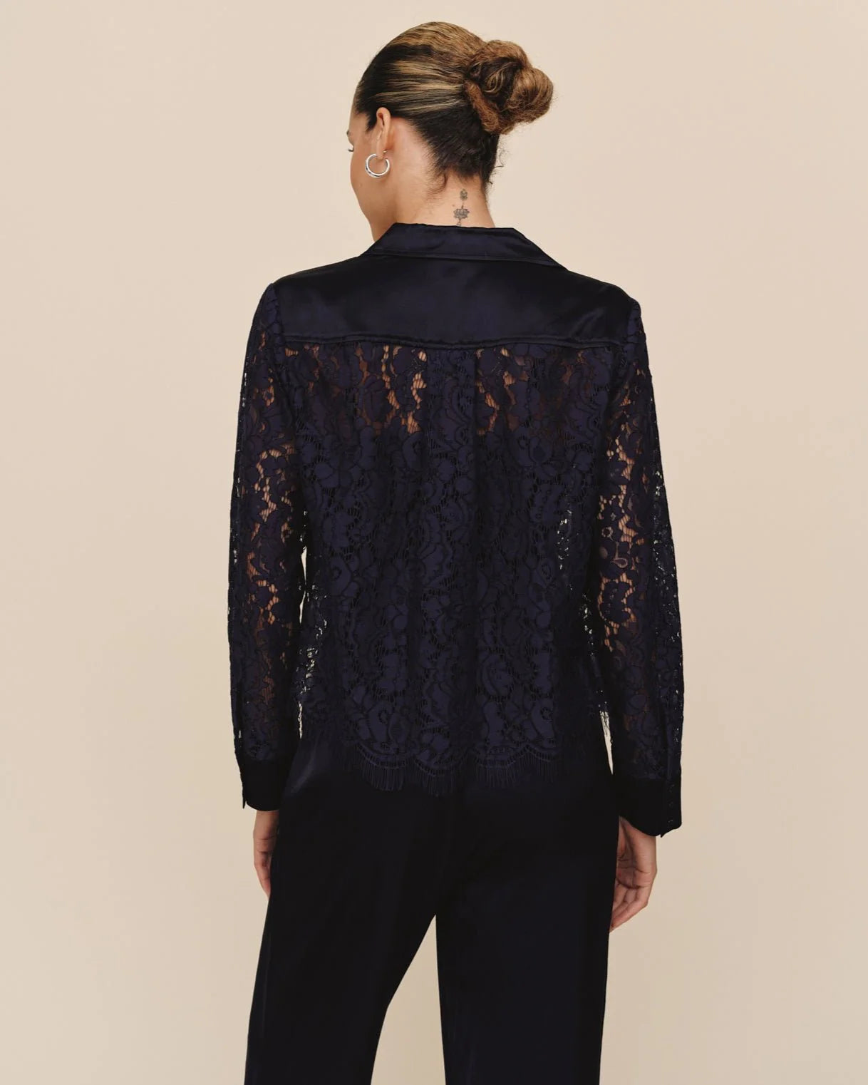 LACE CONTRAST BUTTON DOWN