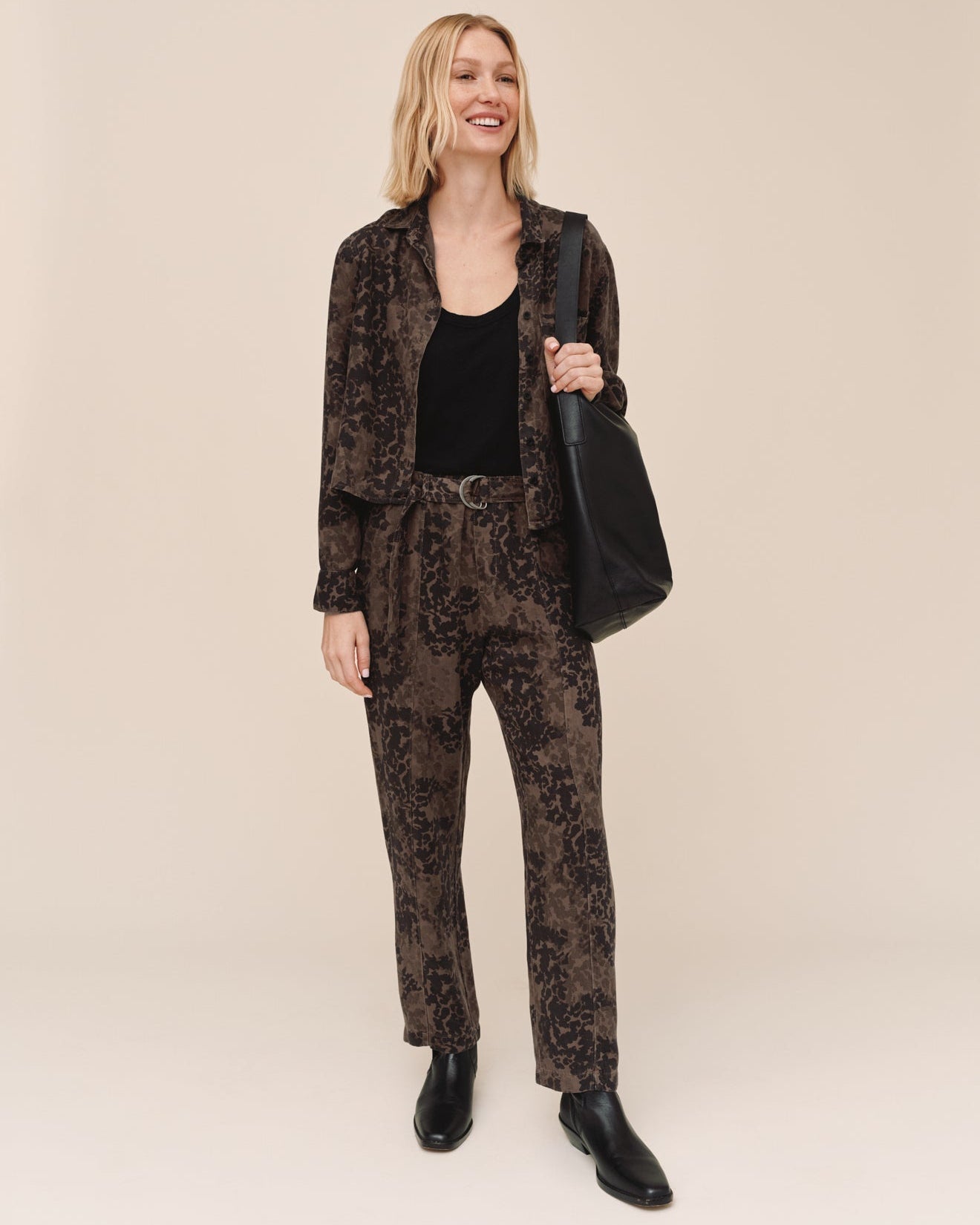 Model wearing Bella Dahl long sleeve crop pocket shirt in Ditsy Camo Print with matching trousers