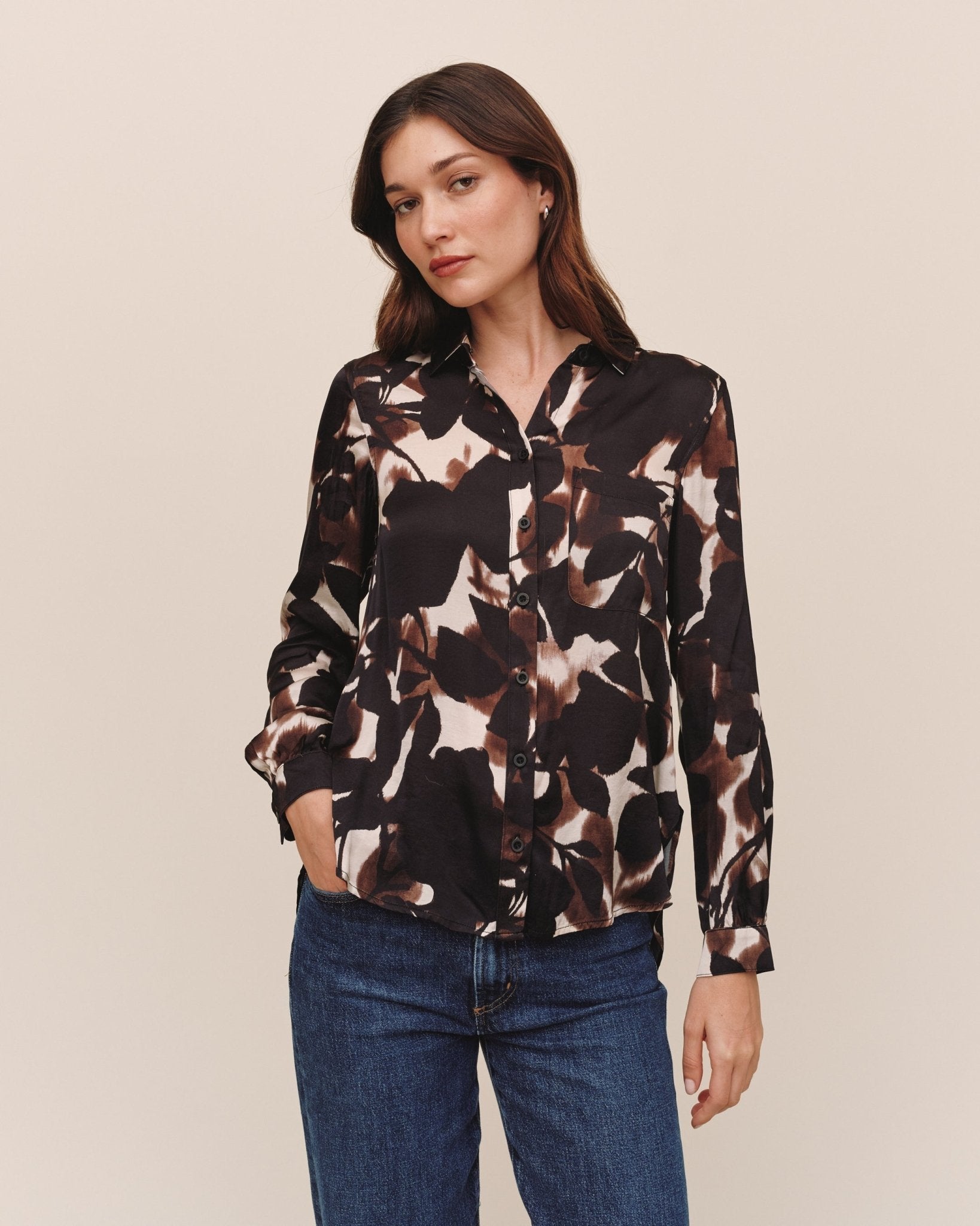Model wearing Bella Dahl long sleeve button-down shirt in Shadow Floral Print with jeans