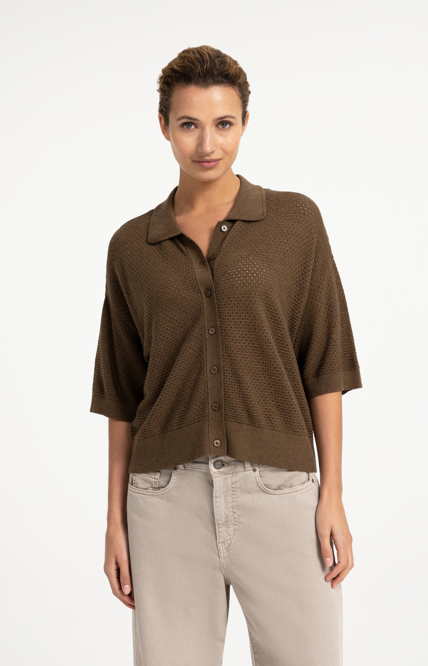Woman wearing YAYA mesh stitch short-sleeve cardigan in teak brown melange with light jeans