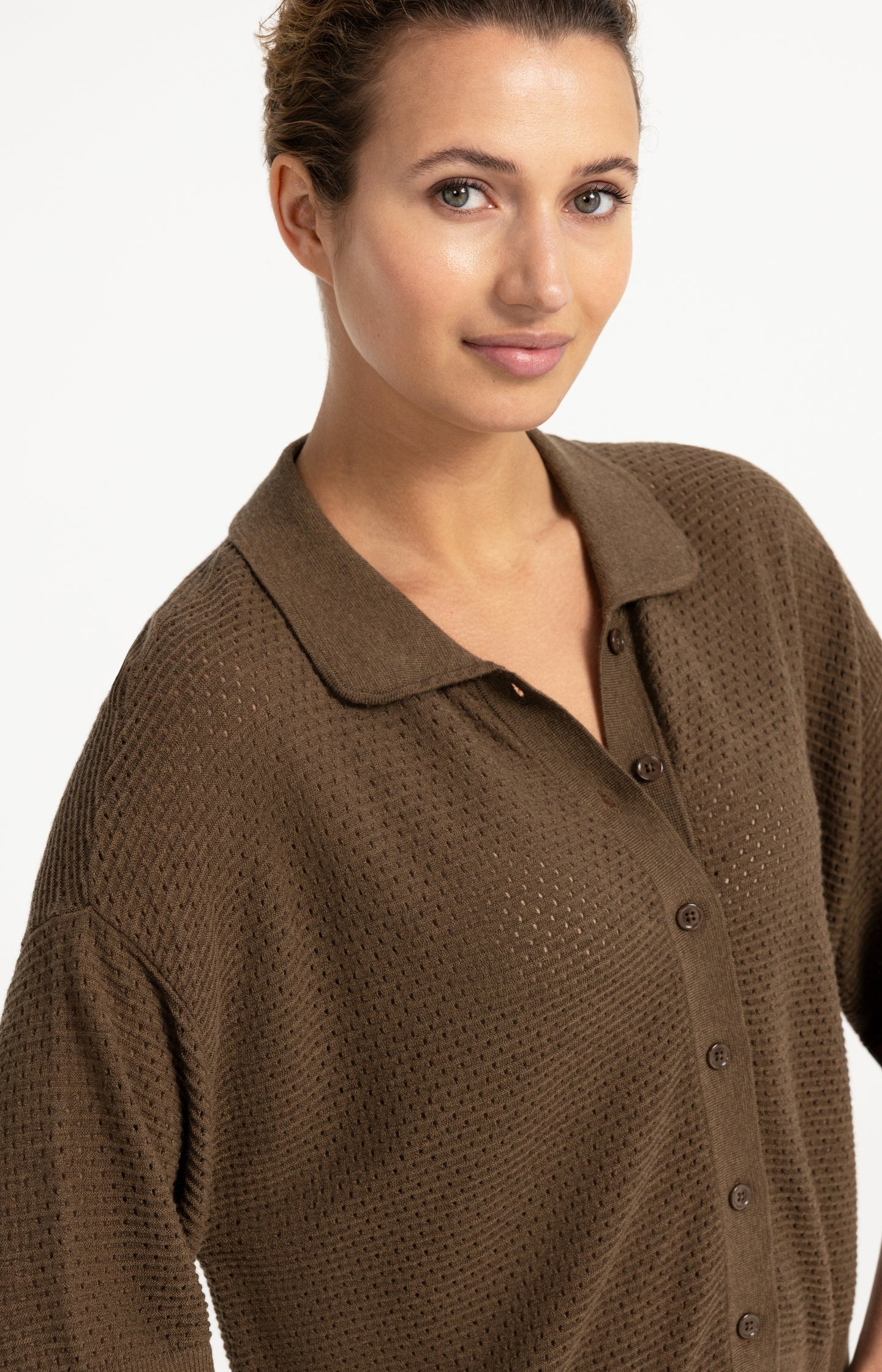 Woman wearing YAYA mesh stitch short-sleeve cardigan in teak brown melange with button front
