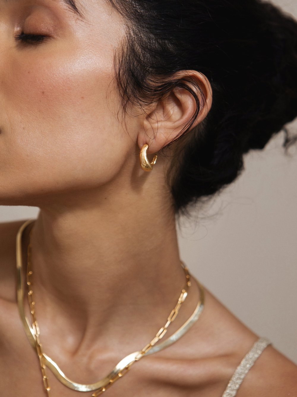 PROTECTRESS OF THE CITY EARRINGS - GOLD