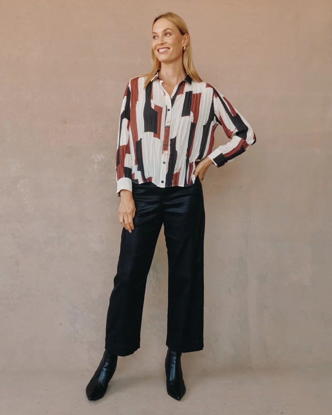 PLEATED BUTTON DOWN