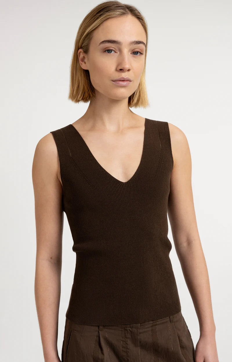 RIBBED TANK W SHOULDER SLIT DETAIL