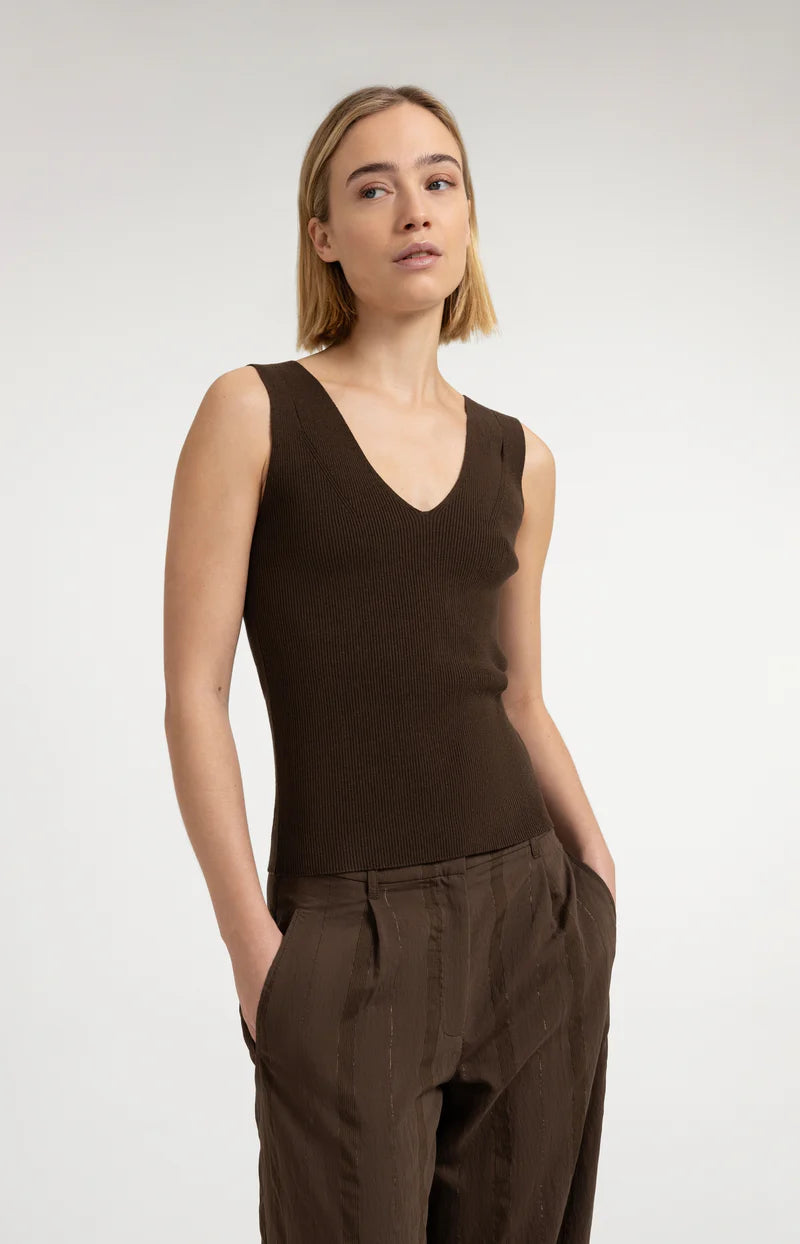 RIBBED TANK W SHOULDER SLIT DETAIL