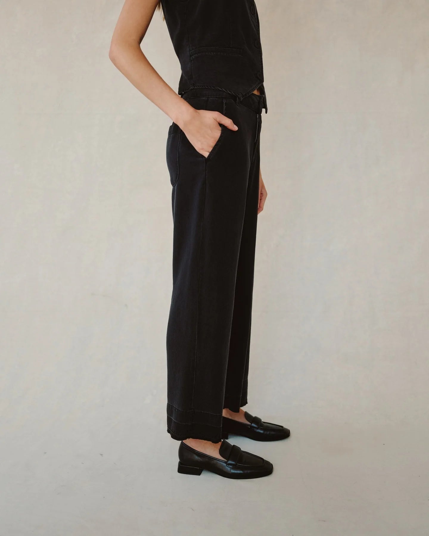 SAIGE OPEN HEM WIDE LEG CROP