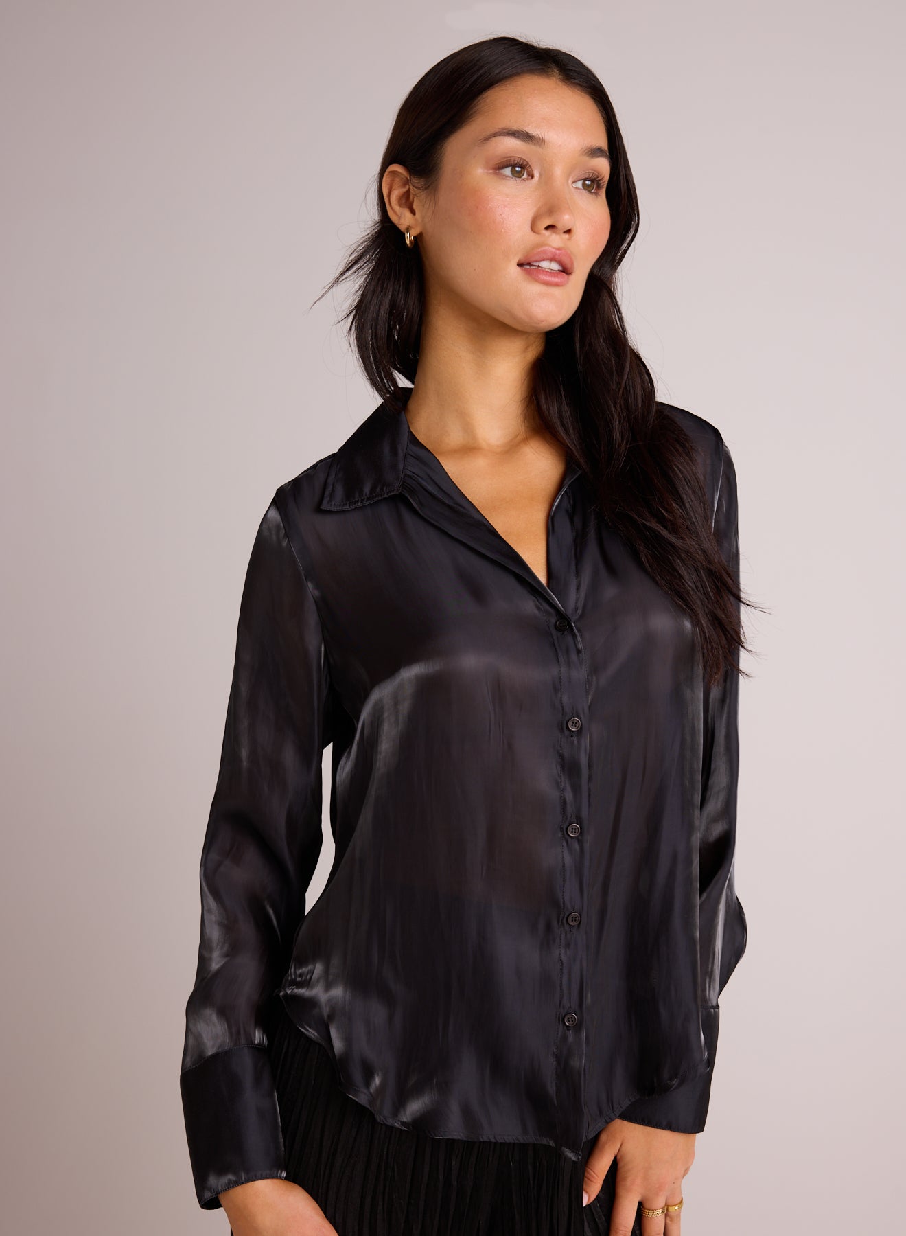 WIDE COLLAR SHIRT TAIL BUTTON DOWN