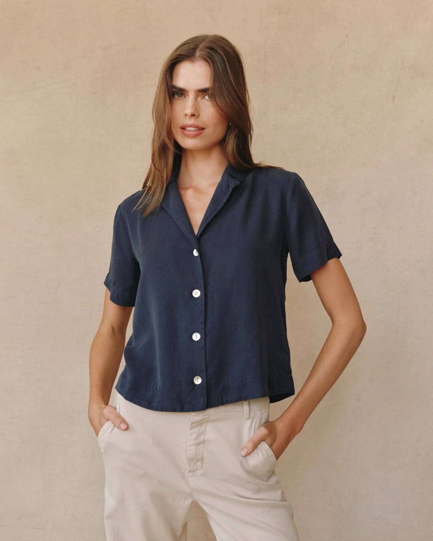 SHORT SLEEVE FLOWY BUTTON DOWN
