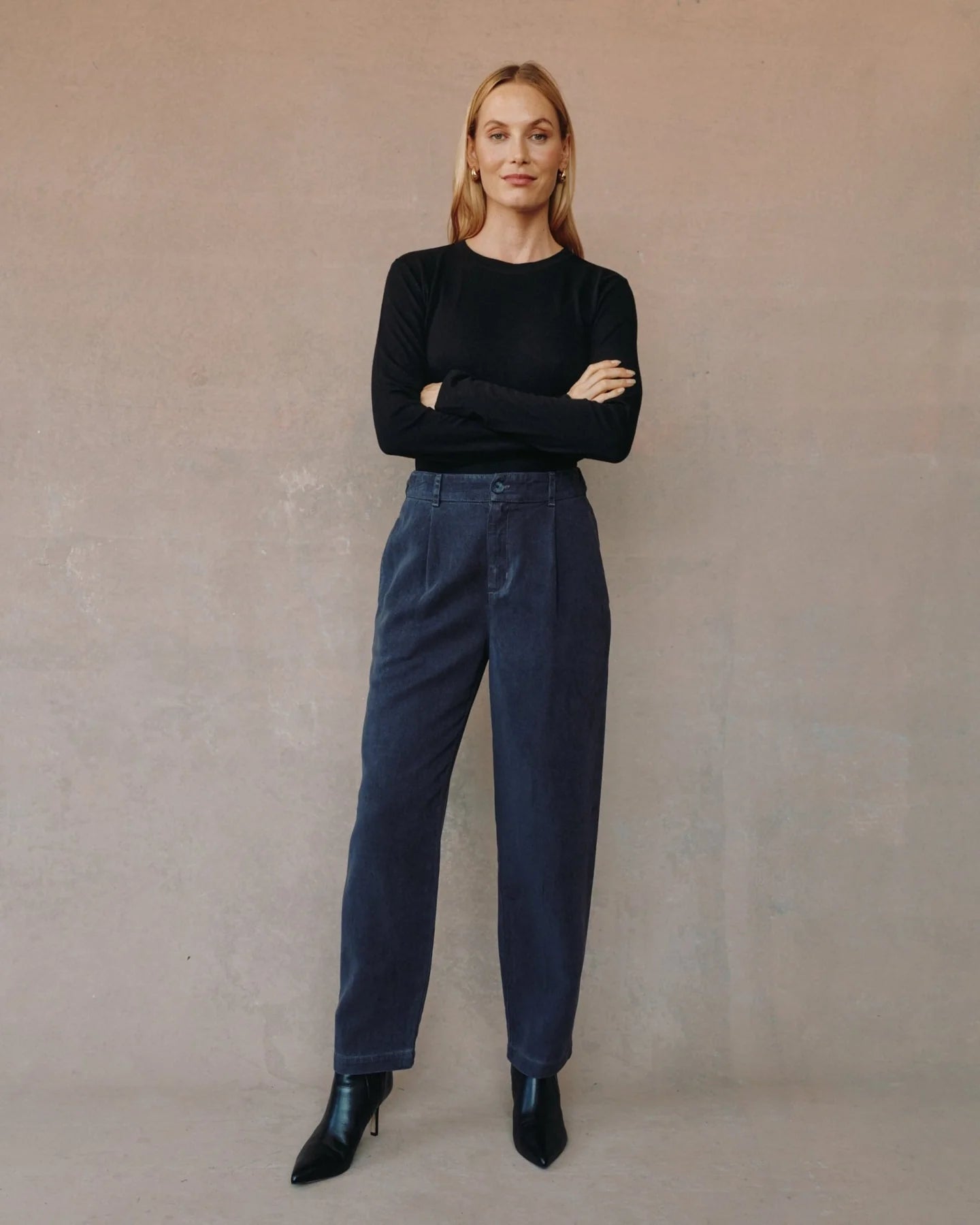 SINGLE PLEAT WIDE LEG W ELASTIC BACK