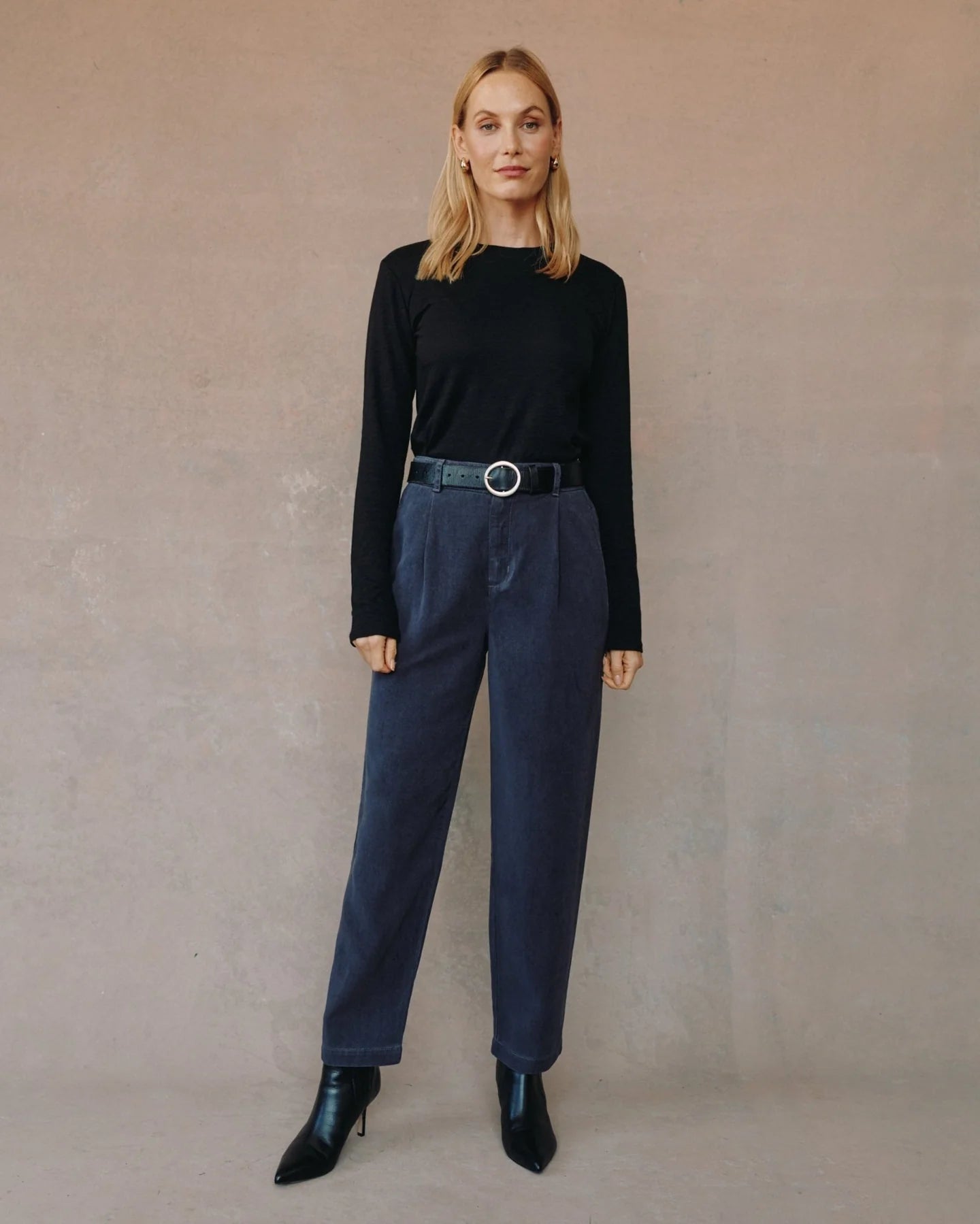 SINGLE PLEAT WIDE LEG W ELASTIC BACK