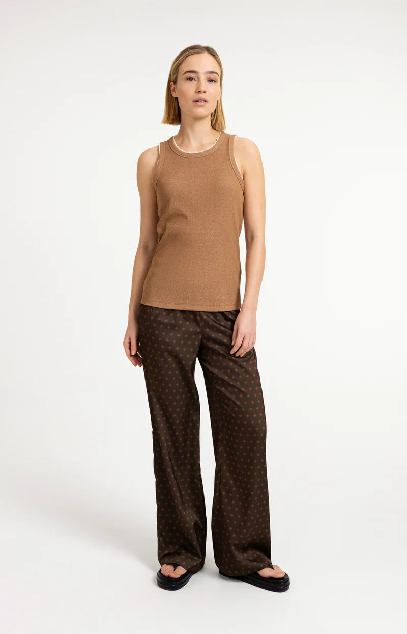 SINGLET W/ DELICATE LACE TRIM