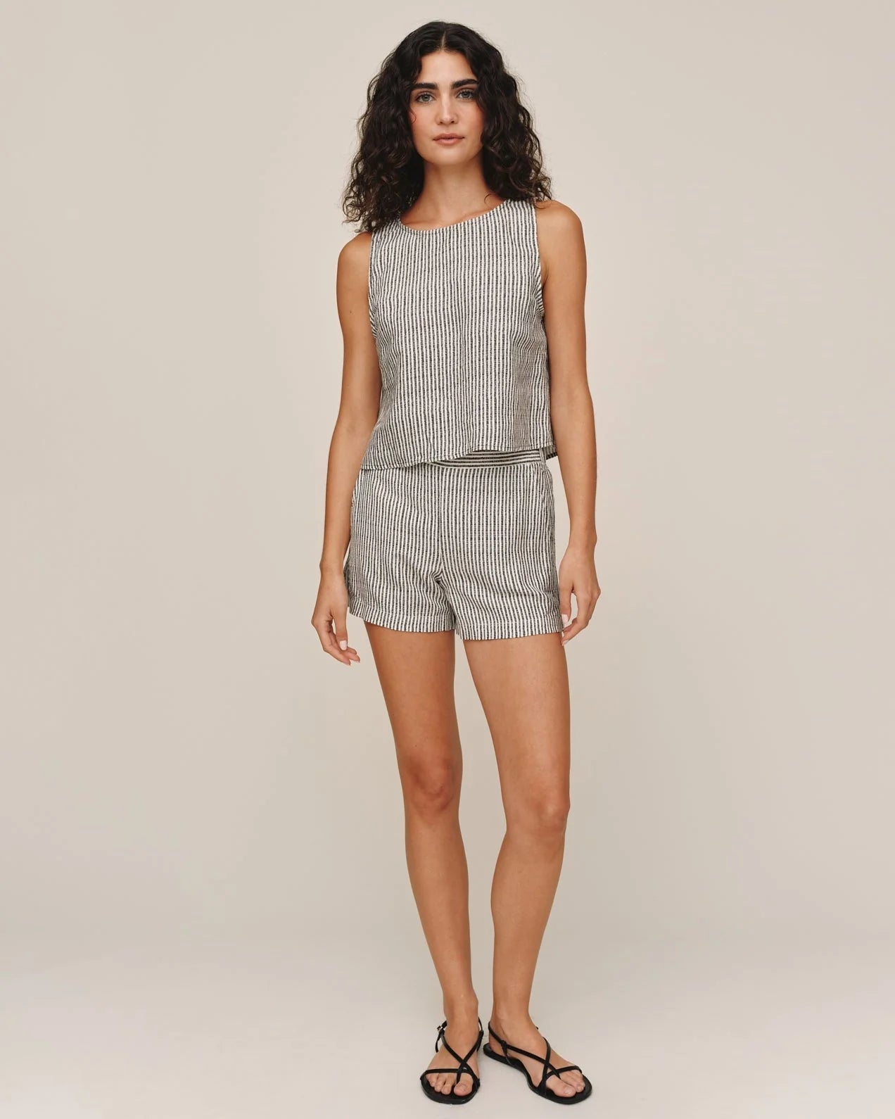 SLEEVELESS BOAT NECK SPLIT BACK HATCH STRIPE