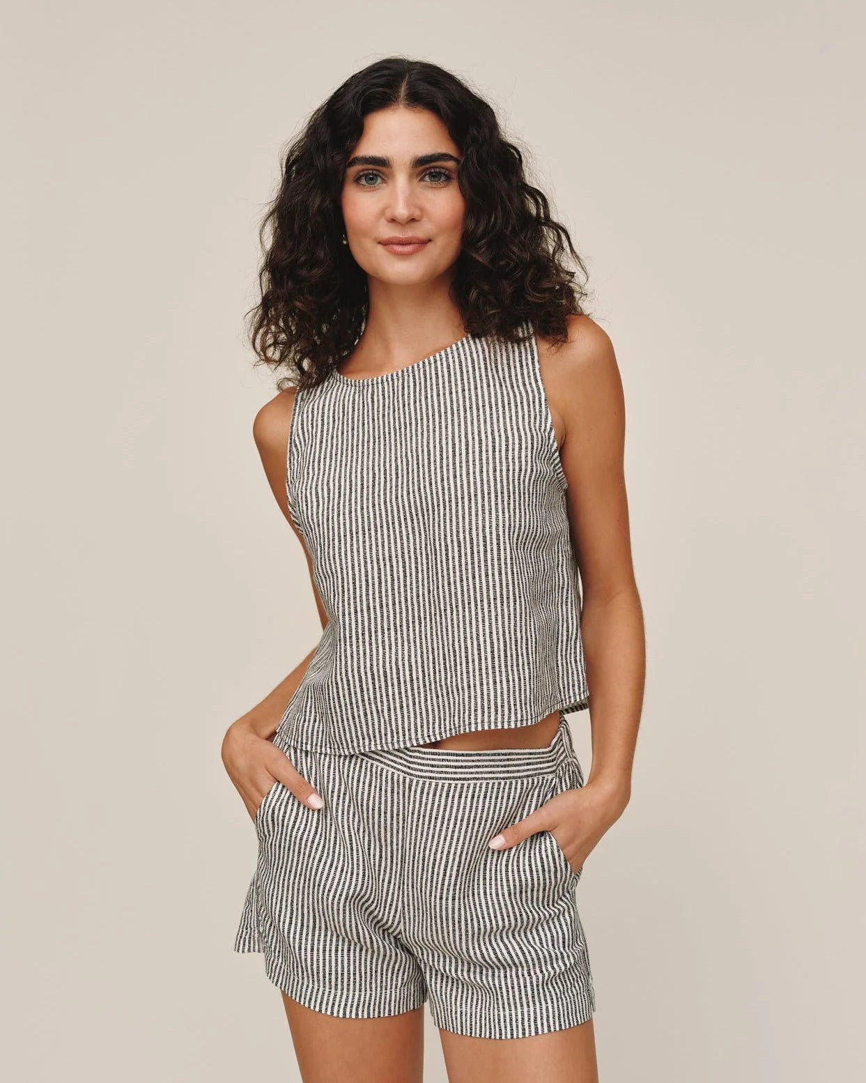 SLEEVELESS BOAT NECK SPLIT BACK HATCH STRIPE