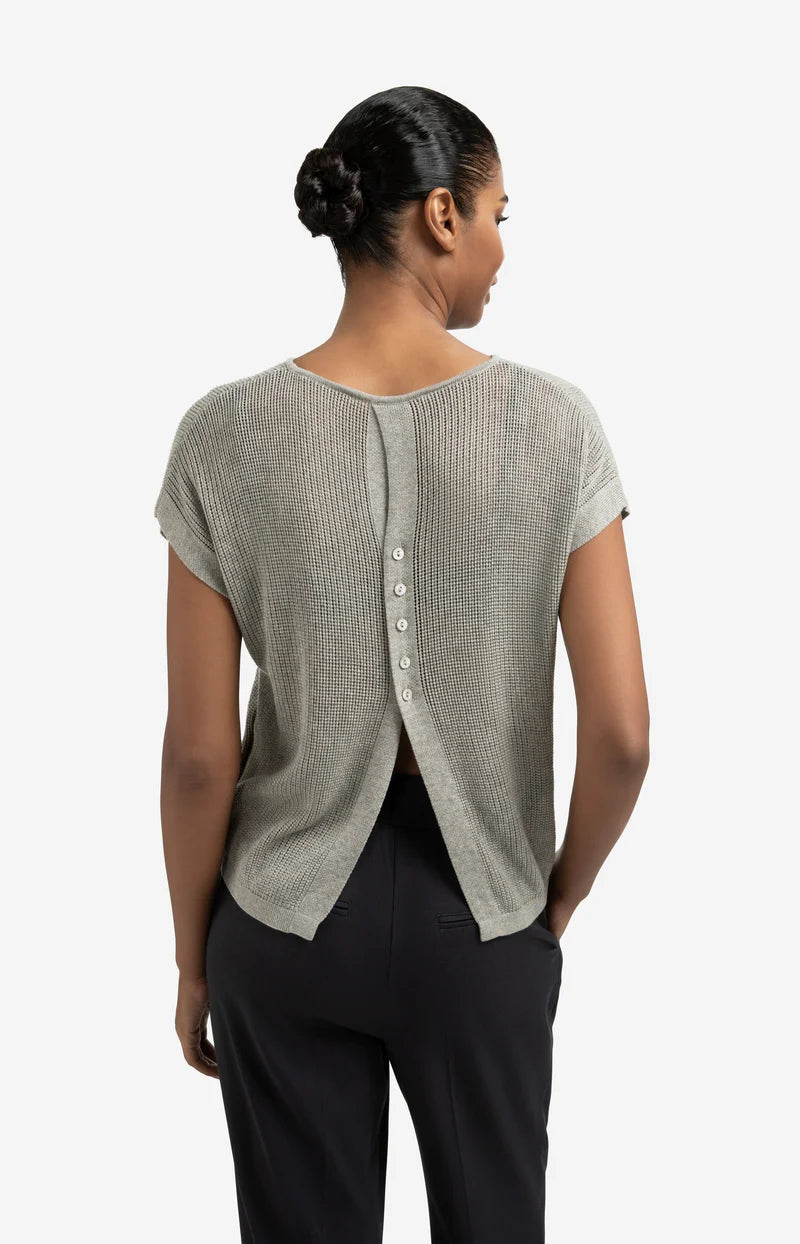 SLEEVELESS SWEATER WITH BUTTON