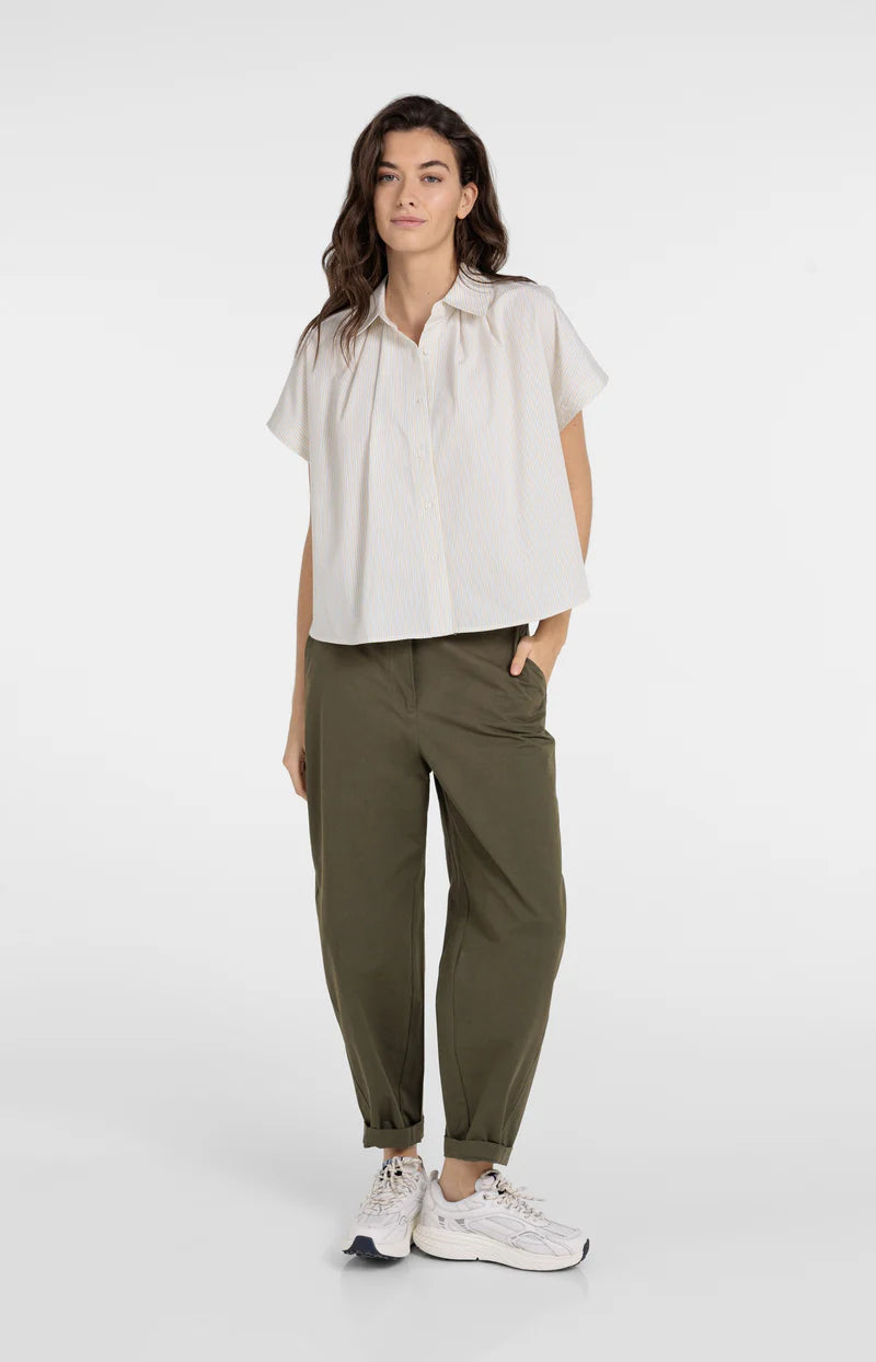 STRIPED SLEEVELESS BLOUSE W BUTTON DETAIL