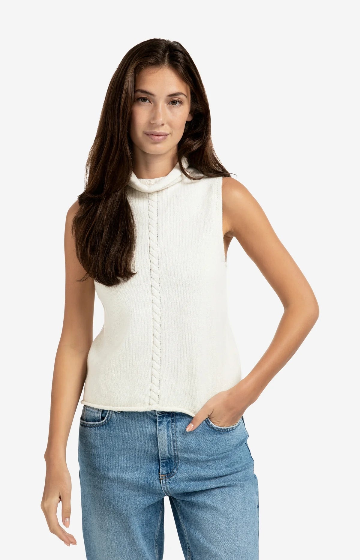 CABLE HIGH NECK SLEEVELESS SWEATER