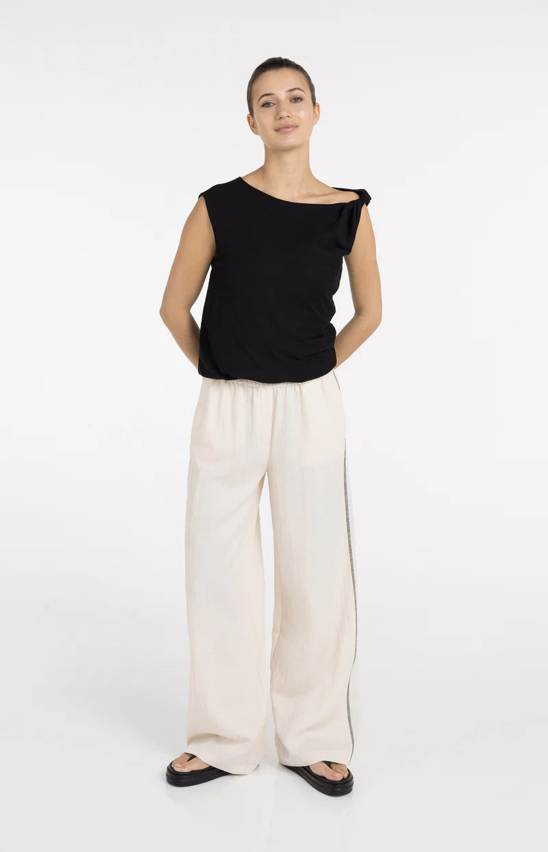 SLEEVELESS TOP W TWISTED SHOULDER STRAP